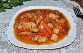 Свинина, тушенная с овощами