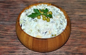 Салат из индейки с картофелем, яйцом и сыром